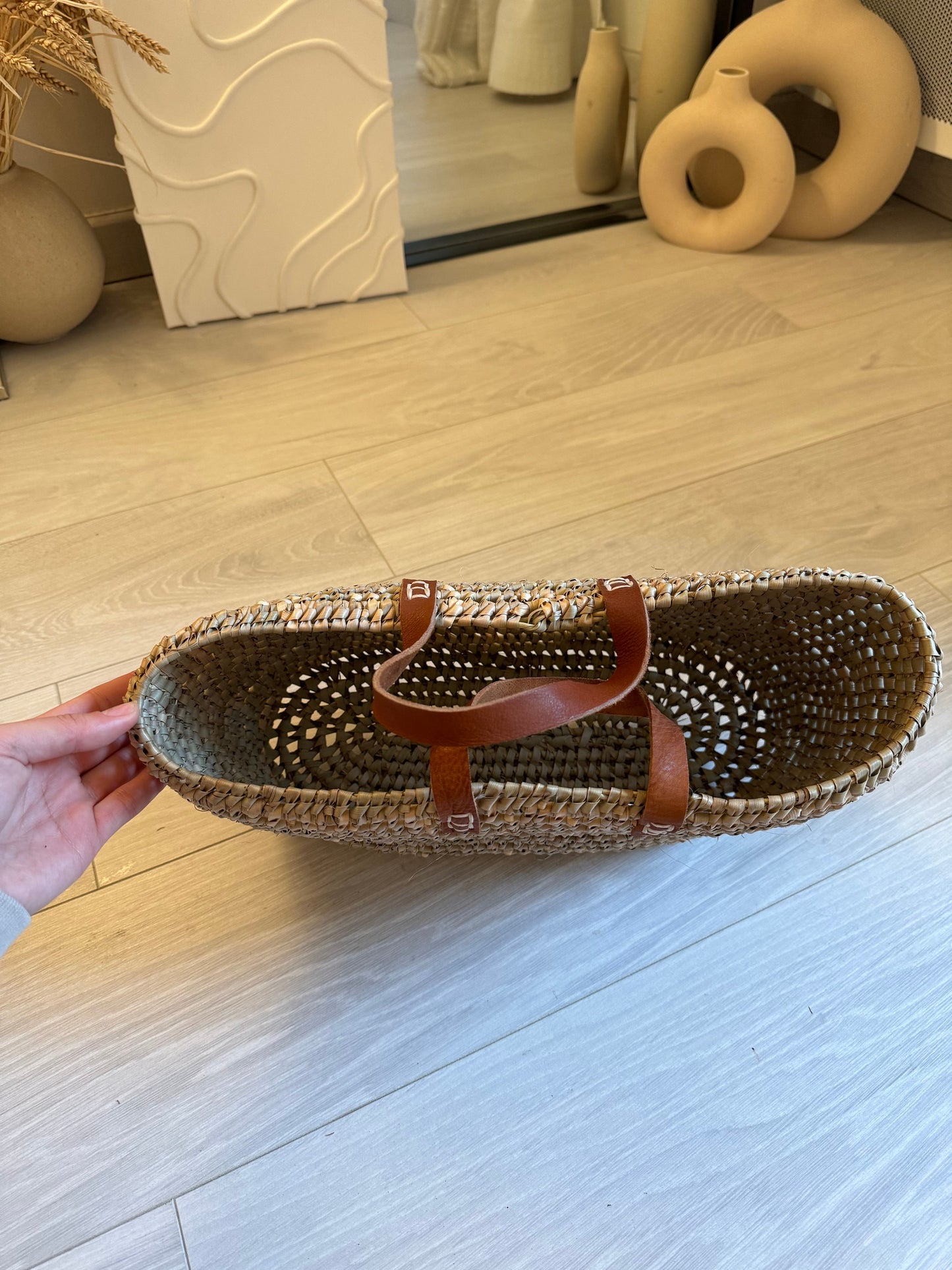 Panier « Temara » tressé en feuille de palmier, doum et anses en cuir