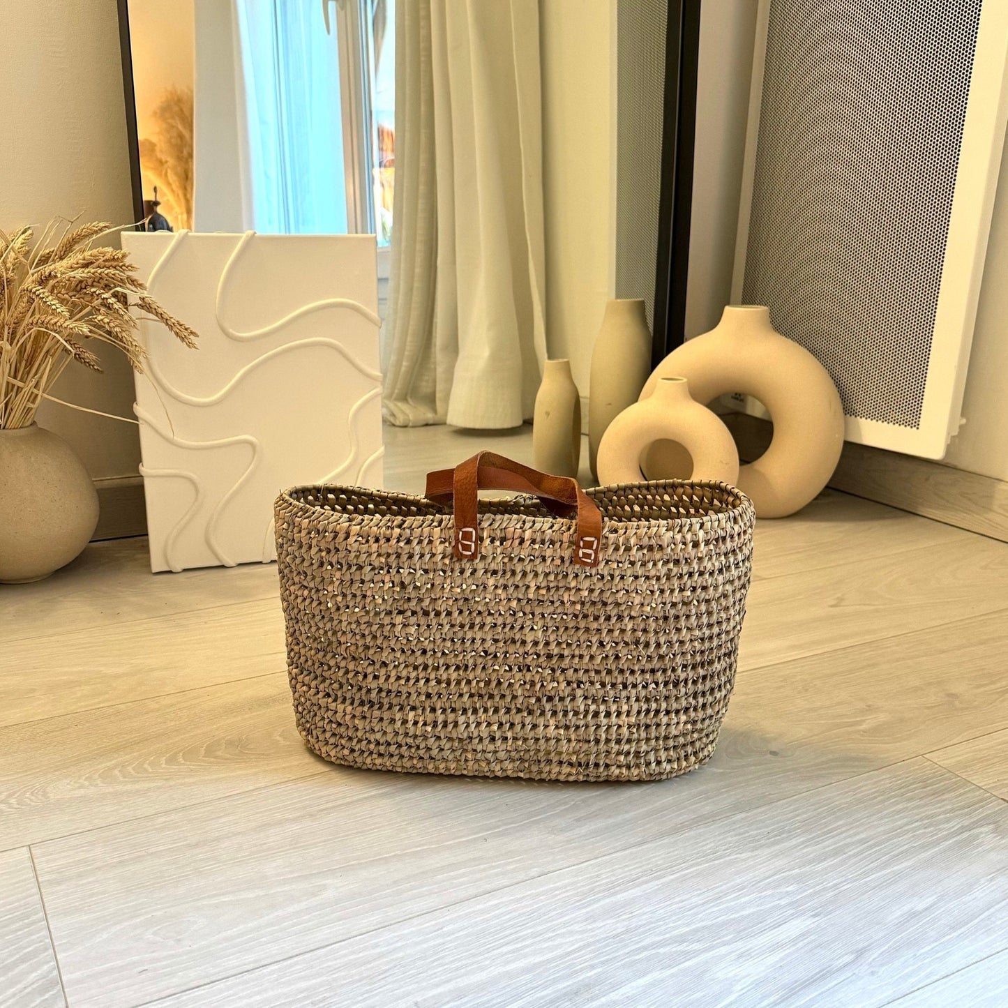 Panier « Temara » tressé en feuille de palmier, doum et anses en cuir
