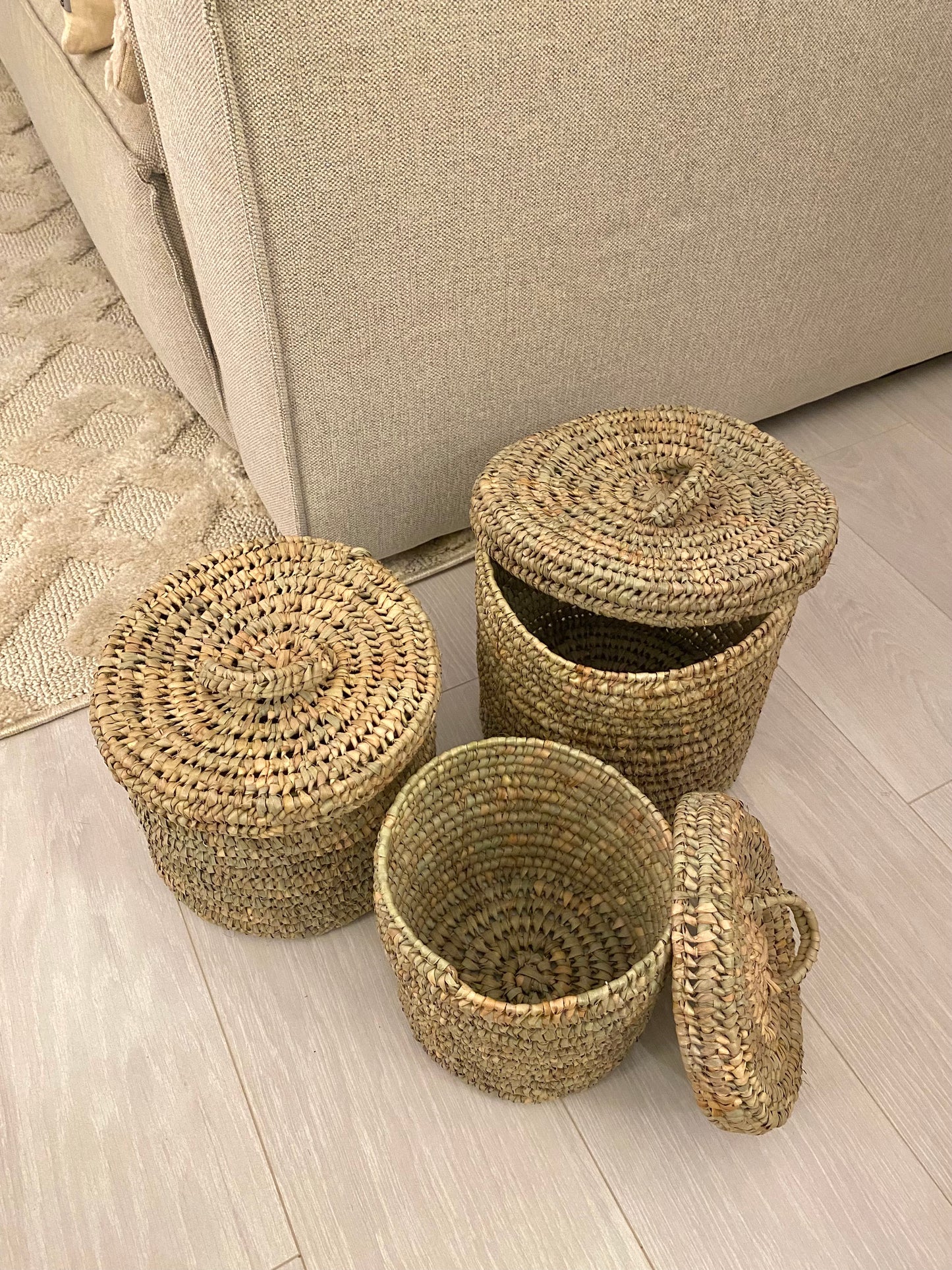 Panier de rangement "Salé" rond à couvercle en paille et feuille de palmier - Lot de 3