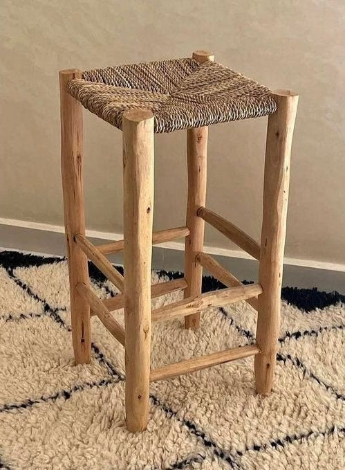 Tabouret haut, de bar "Nabil", en bois d’eucalyptus, chaise de bar en corde naturel et doum, feuille de palmier