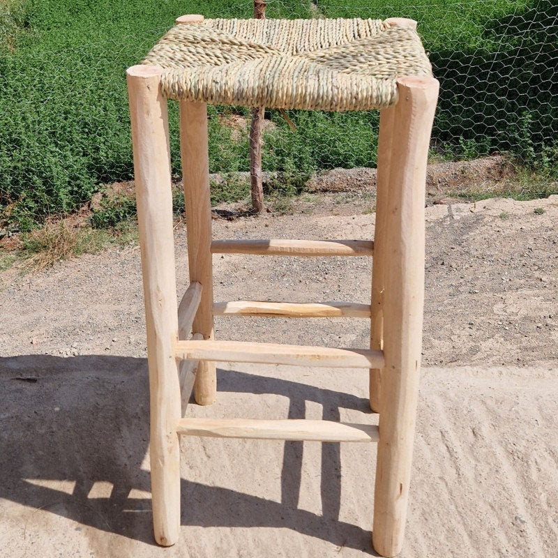 Tabouret haut, de bar "Nabil", en bois d’eucalyptus, chaise de bar en corde naturel et doum, feuille de palmier