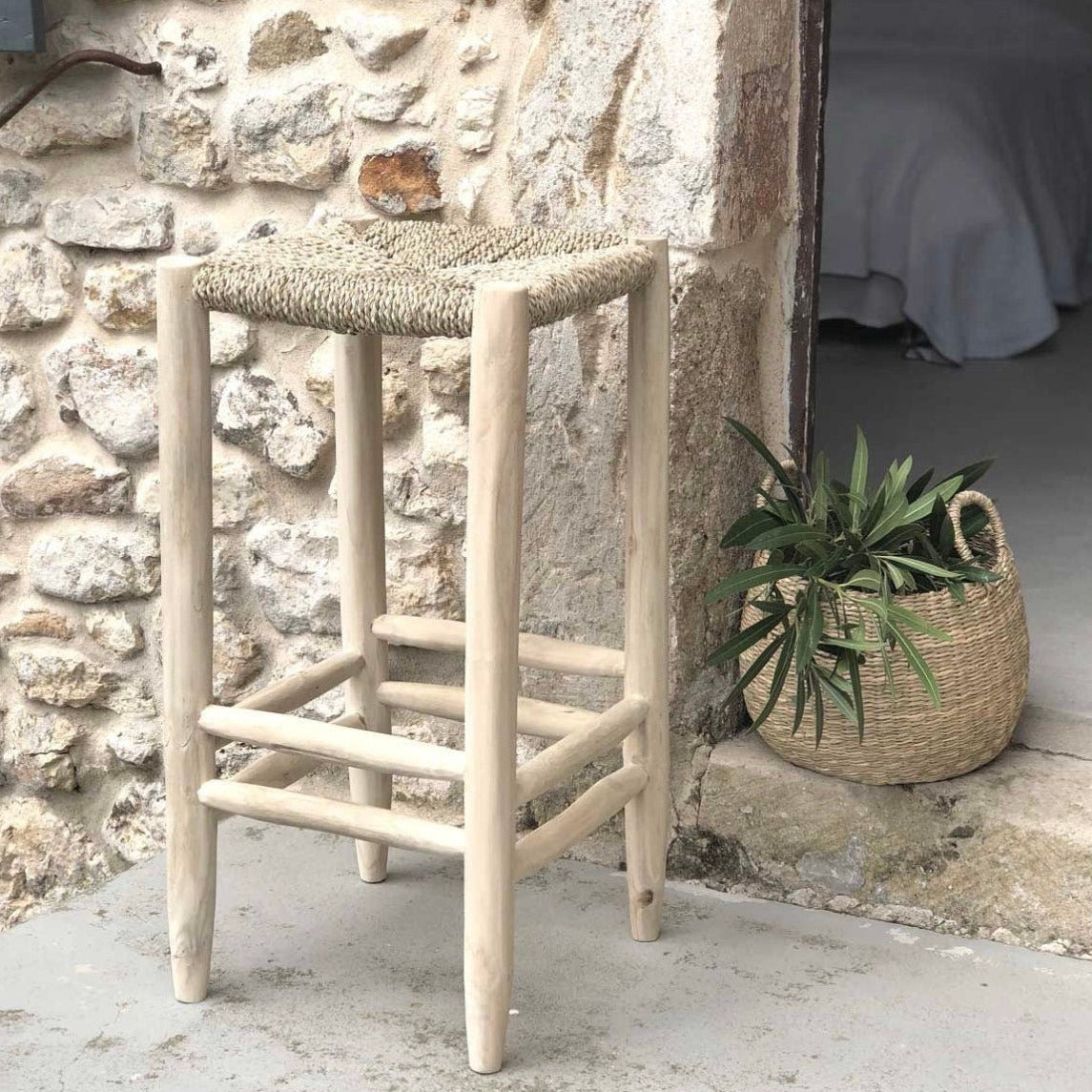 Tabouret haut, de bar "Nabil", en bois d’eucalyptus, chaise de bar en corde naturel et doum, feuille de palmier