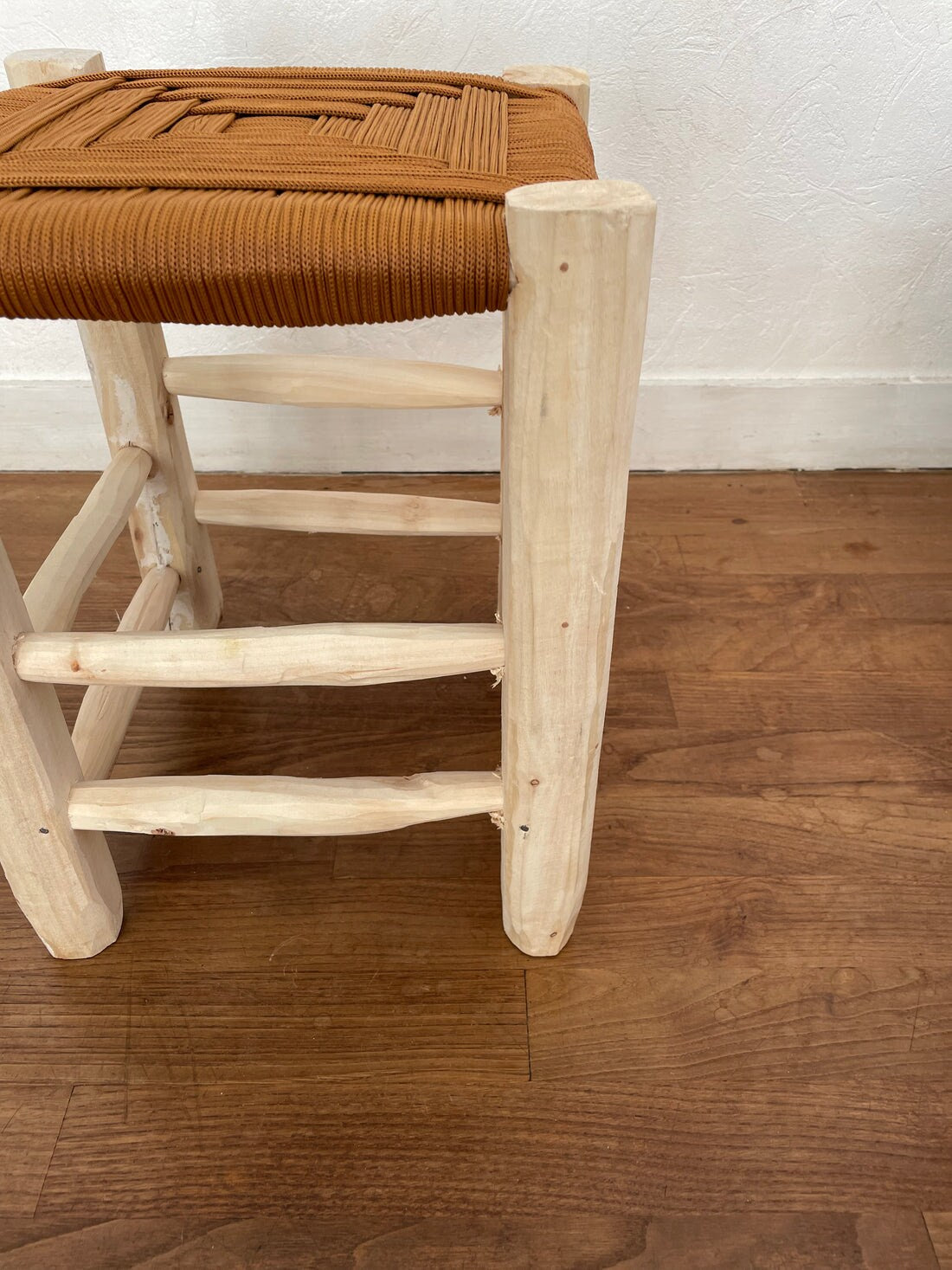 Tabouret "Nacer" beldi en bois d’eucalyptus et corde